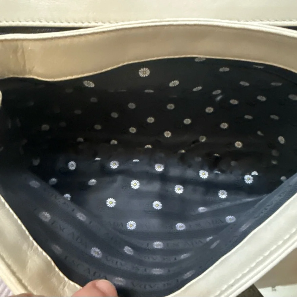 Escada Cream Leather Bag with Gold Chain flower detail - Picture 11 of 15